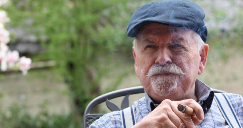 定年延長や嘱託契約をどうしていますか